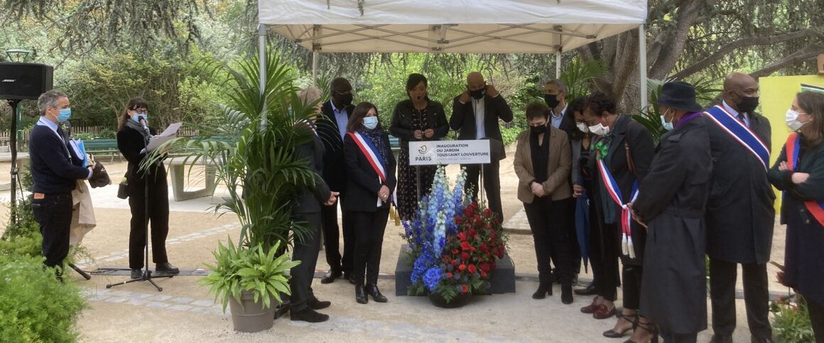 Anne Hidalgo et Jean-Marc Ayrault ont inauguré le jardin Toussaint Louverture le 10 mai à Paris. Anne Hidalgo et Jean-Marc Ayrault ont inauguré le jardin Toussaint Louverture le 10 mai à Paris.