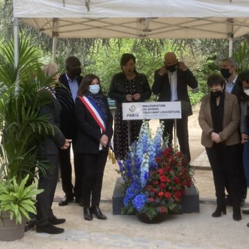 Anne Hidalgo et Jean-Marc Ayrault ont inauguré le jardin Toussaint Louverture le 10 mai à Paris. Anne Hidalgo et Jean-Marc Ayrault ont inauguré le jardin Toussaint Louverture le 10 mai à Paris.