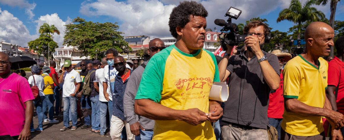 RENCONTRE AVEC LE MINISTRE LECORNU Elie Domota, porte-parole du Liyannaj Kont Pwofitasyon (LKP), lors de la visite du ministre des Outre-Mer, Sébastien Lecornu, à Pointe-à-Pitre en Guadeloupe, le 2 décembre 2021. (Yannick mondelo/Libération)