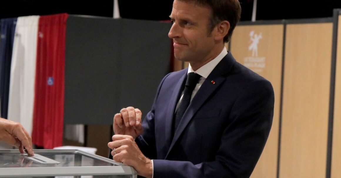 Emmanuel Macron vote au second tour des législatives le 19 juin 2022 Emmanuel Macron vote au second tour des législatives le 19 juin 2022