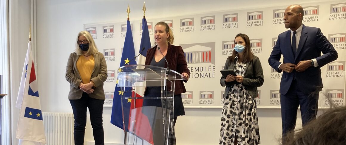 De gauche à droite : Les députés Annie Chapelier (Agir ensemble), Mathilde Panot (LFI), Olivier Serva (LREM) et Karine Lebon (PCF) ont présenté a l’Assemblée nationale le 10 février 2022, la proposition de résolution cosignée par 27 députés de toutes tendances politiques à la suite de la commission d'enquête parlementaire sur l'eau. De gauche à droite : Les députés Annie Chapelier (Agir ensemble), Mathilde Panot (LFI), Olivier Serva (LREM) et Karine Lebon (PCF) ont présenté a l’Assemblée nationale le 10 février 2022, la proposition de résolution cosignée par 27 députés de toutes tendances politiques à la suite de la commission d'enquête parlementaire sur l'eau.