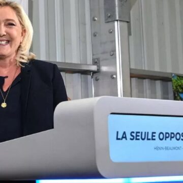 Marine Le Pen, à Hénin-Beaumont le 19 juin 2022 au soir du succès de son parti le Rassemblement national qui remporte 89 sièges de députés à l'Assemblée nationale. Marine Le Pen, à Hénin-Beaumont le 19 juin 2022 au soir du succès de son parti le Rassemblement national qui remporte 89 sièges de députés à l'Assemblée nationale.