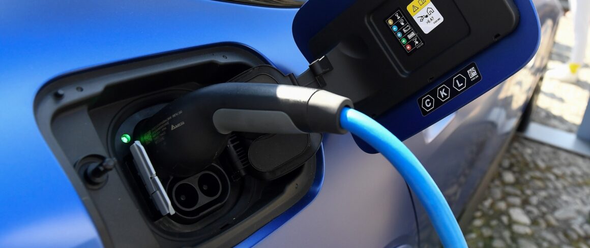 Les voitures électriques, pas si écolo? Trois arguments vérifiés Les voitures électriques, pas si écolo? Trois arguments vérifiés