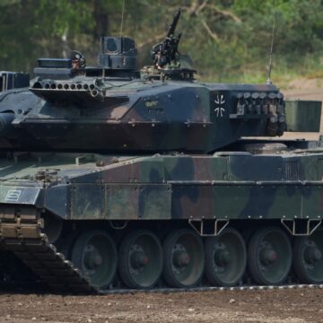 Les chars occidentaux pour l’Ukraine, symbole politique et atout militaire Les chars occidentaux pour l’Ukraine, symbole politique et atout militaire