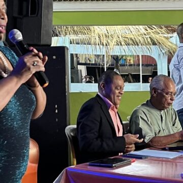 25 février "An Kanla" aux Abymes, les sénateurs Victoire Jasmin (PS), Victorin Lurel (PS), les députés Christian Baptiste (apparenté PS) et Elie Califer (apparenté PS) alertent sur les méfaits de la loi de réforme des retraites en Guadeloupe. 25 février "An Kanla" aux Abymes, les sénateurs Victoire Jasmin (PS), Victorin Lurel (PS), les députés Christian Baptiste (apparenté PS) et Elie Califer (apparenté PS) alertent sur les méfaits de la loi de réforme des retraites en Guadeloupe.