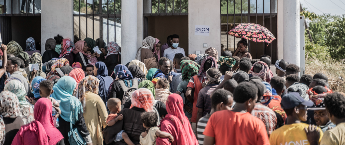 Un nouveau record de 110 millions de personnes déplacées de force Un nouveau record de 110 millions de personnes déplacées de force