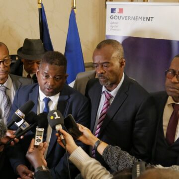 De g. à d. : Elie Califer député, Guy Losbar exécutif du Département, Ary Chalus exécutif de la Région, Max Mathiasin député, à la sortie de la réunion de suivi du Comité interministériel Outre-mer (Ciom) vendredi 24 novembre 2023 au ministère des Outre-mer à Paris. De g. à d. : Elie Califer député, Guy Losbar exécutif du Département, Ary Chalus exécutif de la Région, Max Mathiasin député, à la sortie de la réunion de suivi du Comité interministériel Outre-mer (Ciom) vendredi 24 novembre 2023 au ministère des Outre-mer à Paris.