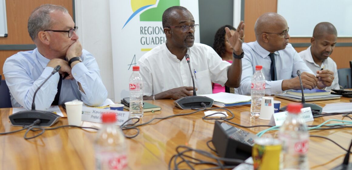 Mardi 28 novembre 2023, le président de Région Ary Chalus (au micro) préside la Conférence territoriale de l’action publique. Photo : Facebook Région Guadeloupe Mardi 28 novembre 2023, le président de Région Ary Chalus (au micro) préside la Conférence territoriale de l’action publique. Photo : Facebook Région Guadeloupe