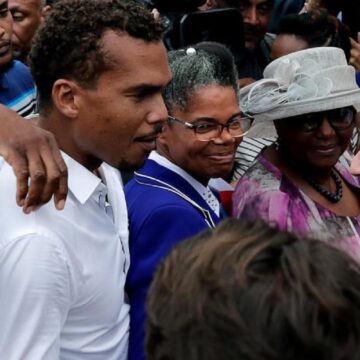 Emmanuel-Macron-lors-dun-bain-de-foule-en-Guadeloupe-29-septembre-2018 Emmanuel Macron lors d'un bain de foule en Guadeloupe le 29 septembre 2018.