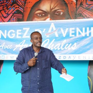 Ary Chalus en campagne pour les régionales de 2015 en Guadeloupe Ary Chalus en campagne pour les régionales de 2015 en Guadeloupe