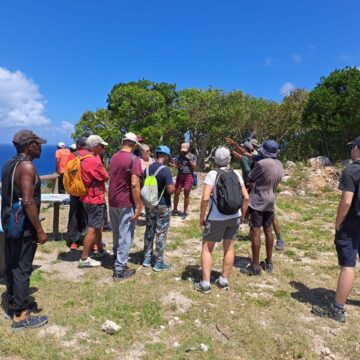 Visite commentée de la forêt xérophile à la Pointe de la Grande Vigie à Anse-Bertrand le samedi 23 mars en écho à la journée internationale des forêts. Photo : FB Anse-Bertrand, l'Authentique Visite commentée de la forêt xérophile à la Pointe de la Grande Vigie à Anse-Bertrand le samedi 23 mars en écho à la journée internationale des forêts. Photo : FB Anse-Bertrand, l'Authentique