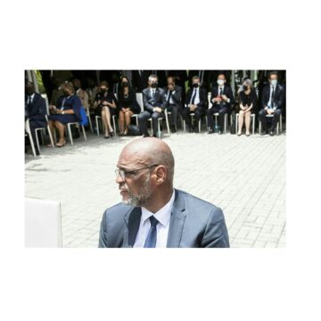 L’ex Premier ministre haïtien Ariel Henry assiste à une cérémonie en l'honneur de son prédécesseur Jovenel Moise au Musée national du Panthéon de Port-au-Prince, en Haïti, le 20 juillet 2021. Le Premier ministre haïtien Ariel Henry a présenté sa démission le 11 mars 2024. (Photo de Valerie Baeriswyl / AFP) L’ex Premier ministre haïtien Ariel Henry assiste à une cérémonie en l'honneur de son prédécesseur Jovenel Moise au Musée national du Panthéon de Port-au-Prince, en Haïti, le 20 juillet 2021. Le Premier ministre haïtien Ariel Henry a présenté sa démission le 11 mars 2024. (Photo de Valerie Baeriswyl / AFP)