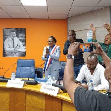 Mardi 2 avril 2024, Liliane Montout enfile l'écharpe de maire, la première femme à cette fonction au Gosier. Mardi 2 avril 2024, Liliane Montout enfile l'écharpe de maire, la première femme à cette fonction au Gosier.