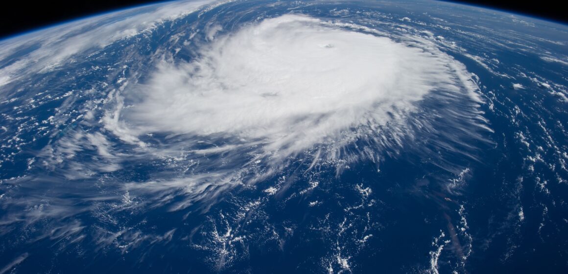 Edouard, phénomène météorologique photographié en 2014 depuis l'espace Edouard, phénomène météorologique photographié en 2014 depuis l'espace