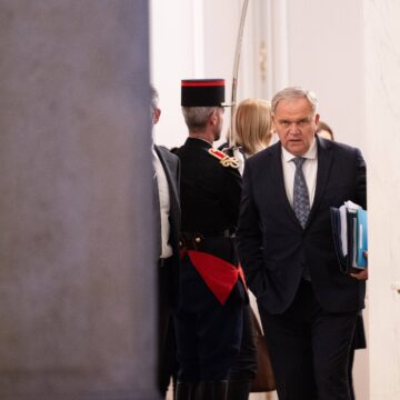 Ministre auprès du Premier ministre chargé des Outre-mer, François-Noël Buffet quitte l'Elysée après le conseil des ministres hebdomadaires au cours duquel le budget 2025 a été présenté le 10 octobre 2024 à Paris. Photo : Jeanne Accorsini / Sipa Ministre auprès du Premier ministre chargé des Outre-mer, François-Noël Buffet quitte l'Elysée après le conseil des ministres hebdomadaires au cours duquel le budget 2025 a été présenté le 10 octobre 2024 à Paris. Photo : Jeanne Accorsini / Sipa