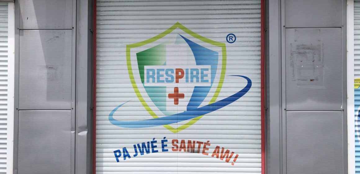 L'affaire Respire + (Respire plus), du nom de l'entreprise créée en mai 2020 pour fabriquer des masques chirurgicaux au début de la pandémie de covid-19, a été jugée le 17 octobre à Pointe-à-Pitre L'affaire Respire + (Respire plus), du nom de l'entreprise créée en mai 2020 pour fabriquer des masques chirurgicaux au début de la pandémie de covid-19, a été jugée le 17 octobre à Pointe-à-Pitre