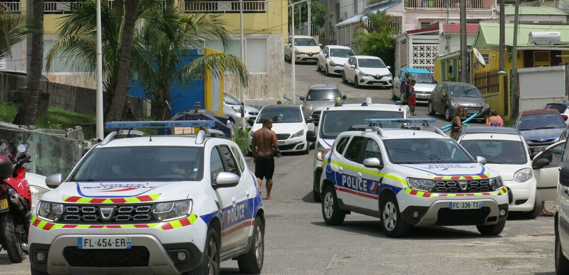 Opération de police sur la plage de la Datcha au Gosier le 28 aout 2021. Photo : Morel Gilles / Sipa Opération de police sur la plage de la Datcha au Gosier le 28 aout 2021. Photo : Morel Gilles / Sipa