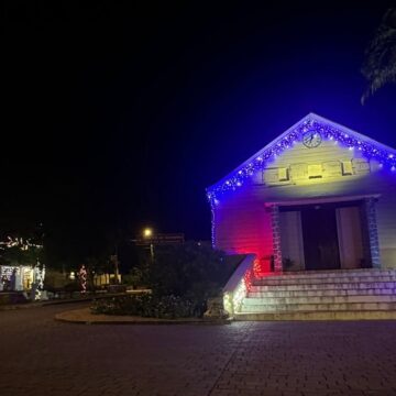 À la Désirade, la magie de Noël s’illumine et chaque recoin du bourg brille À la Désirade, la magie de Noël s’illumine et chaque recoin du bourg brille