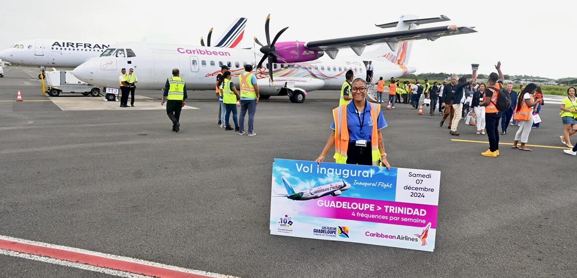 Ce samedi 7 décembre à midi, la Guadeloupe a accueilli le vol inaugural de Caribbean Airlines en provenance de Trinidad-et-Tobago. Photo : Aéroport Guadeloupe Maryse-Condé Ce samedi 7 décembre à midi, la Guadeloupe a accueilli le vol inaugural de Caribbean Airlines en provenance de Trinidad-et-Tobago. Photo : Aéroport Guadeloupe Maryse-Condé