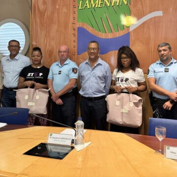 Mardi 18 février, la mairie a accueilli la présentation officielle des mallettes d’urgence conçues par le Collectif de femmes d’Outre-Mer et du monde. Photo : FB Ville de Lamentin Mardi 18 février, la mairie a accueilli la présentation officielle des mallettes d’urgence conçues par le Collectif de femmes d’Outre-Mer et du monde. Photo : FB Ville de Lamentin