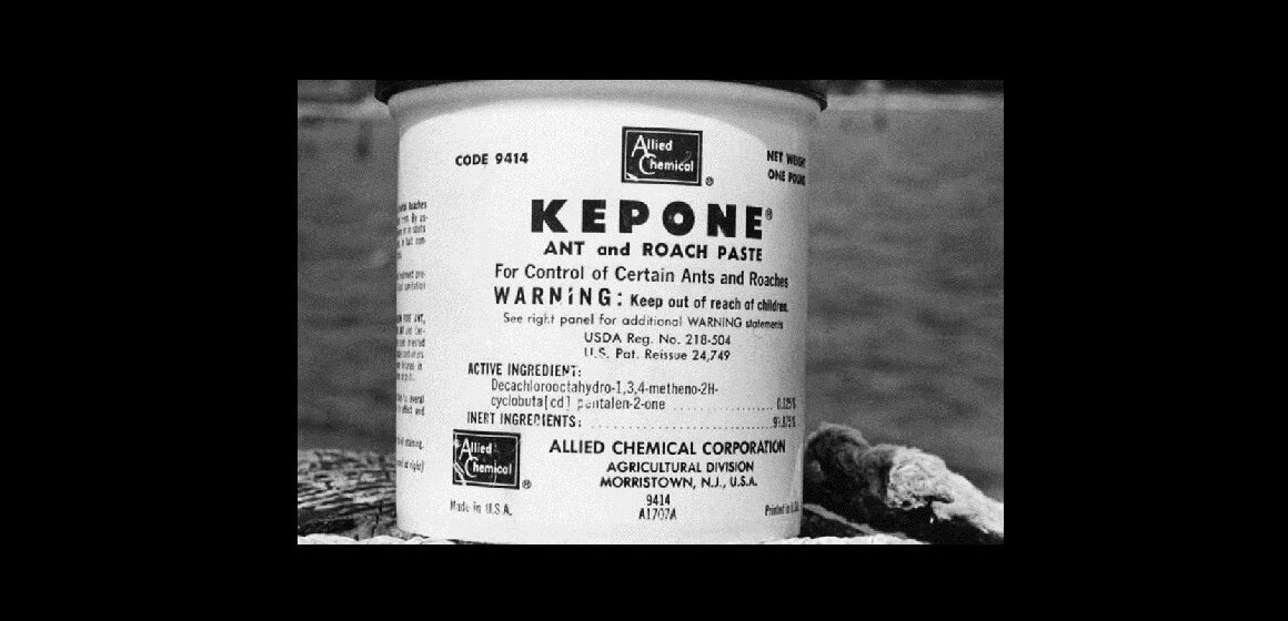 Ce conteneur contient du Képone, le nom de marque du chlordécone, un insecticide synthétique hautement toxique produit de 1966 à 1975. Photo : DR Daily Press Archive Ce conteneur contient du Képone, le nom de marque du chlordécone, un insecticide synthétique hautement toxique produit de 1966 à 1975. Photo : DR Daily Press Archive