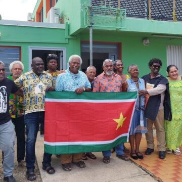 Une délégation guadeloupéenne composée de l'UPLG, le MIR-Guadeloupe, le CIPN, le FKNG, et le PCG a participé jeudi 23 et vendredi 24 janvier en Nouvelle-Calédonie au congrès constitutif du "Front international de décolonisation". Photo : FB UPLG Une délégation guadeloupéenne composée de l'UPLG, le MIR-Guadeloupe, le CIPN, le FKNG, et le PCG a participé jeudi 23 et vendredi 24 janvier en Nouvelle-Calédonie au congrès constitutif du "Front international de décolonisation". Photo : FB UPLG