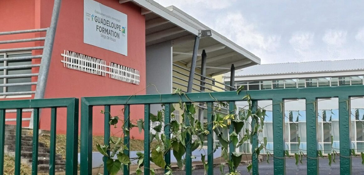 Siège de Guadeloupe formatio à Roujol Petit-Bourg, Guadeloupe. Siège de Guadeloupe formatio à Roujol Petit-Bourg, Guadeloupe.