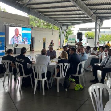 Le 20 février 2025, les Assises régionales de la sécurité routière en Guadeloupe, sonnent la mobilisation générale face à une mortalité routière trois fois supérieure à celle de l’Hexagone. Photo : FB Gendarmerie de Guadeloupe Le 20 février 2025, les Assises régionales de la sécurité routière en Guadeloupe, sonnent la mobilisation générale face à une mortalité routière trois fois supérieure à celle de l’Hexagone. Photo : FB Gendarmerie de Guadeloupe