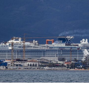 Image d’archive, bateau de croisière au large de Nice et de Cannes. Photo : François Glories / Sipa