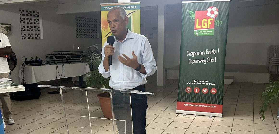 Photo d’illustration : Jean Dartron, président de la Ligue guadeloupéenne de football, lors de la cérémonie de récompense des clubs finalistes et demi-finalistes de la Coupe Région Guadeloupe, en novembre 2024. Crédit : Ligue Guadeloupéenne de Football