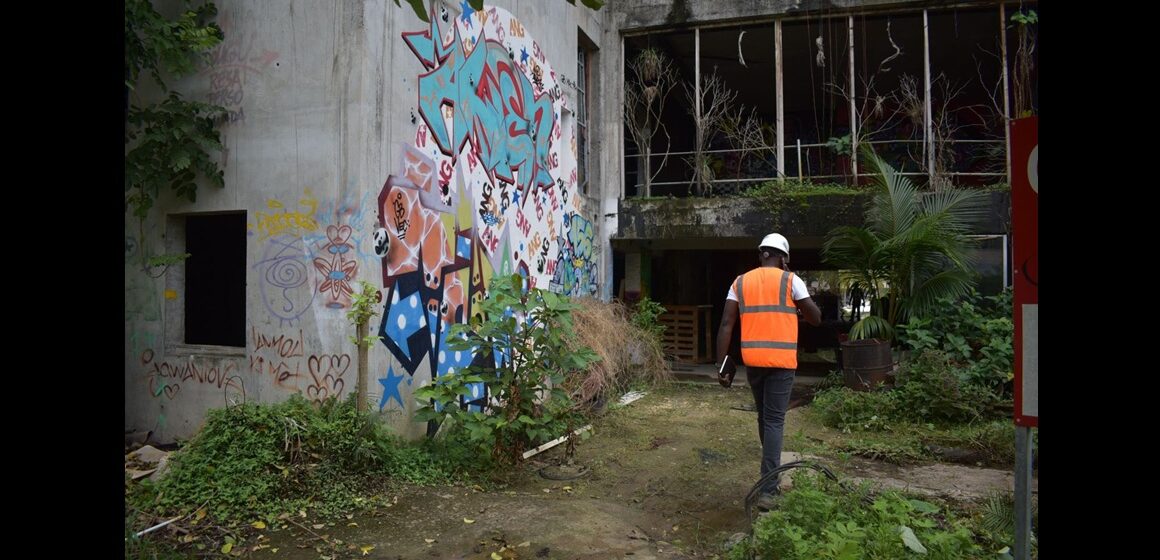 Au Centre des arts de Pointe-à-Pitre, après des années d'abandon, les travaux entrent ce 17 octobre 2025 dans une phase active de reconstruction pour redonner vie à ce lieu culturel emblématique. Photo : Communauté d'Agglomération Cap Excellence