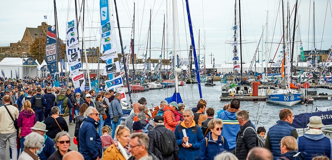 La foule à Saint-Malo le 25 octobre 2022, au village du départ de la 12e Route du Rhum. Photo : Arnaud Pilpré / OC Sport Pen Duick La foule à Saint-Malo le 25 octobre 2022, au village du départ de la 12e Route du Rhum. Photo : Arnaud Pilpré / OC Sport Pen Duick