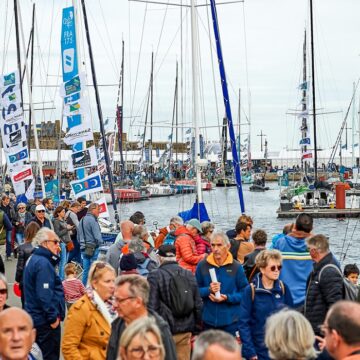 La foule à Saint-Malo le 25 octobre 2022, au village du départ de la 12e Route du Rhum. Photo : Arnaud Pilpré / OC Sport Pen Duick La foule à Saint-Malo le 25 octobre 2022, au village du départ de la 12e Route du Rhum. Photo : Arnaud Pilpré / OC Sport Pen Duick