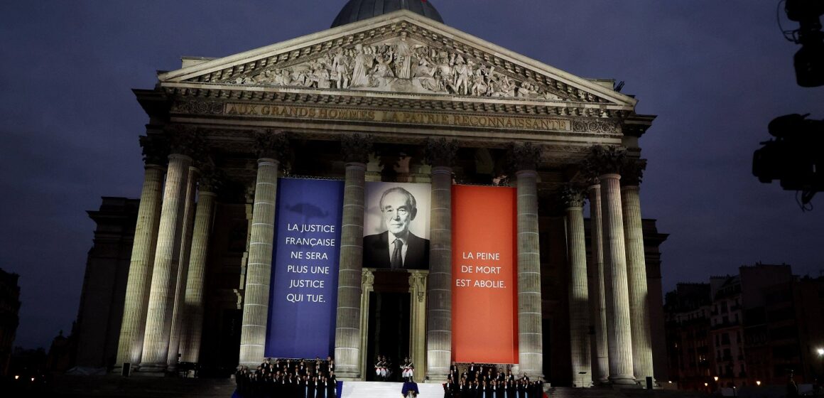 Cérémonie de panthéonisation de Robert Badinter, ancien ministre de la Justice et président du Conseil constitutionnel, à Paris le 9 octobre 2025, date anniversaire de la promulgation de la loi portant abolition de la peine de mort. Photo : Jacovides / Pool / Sipa