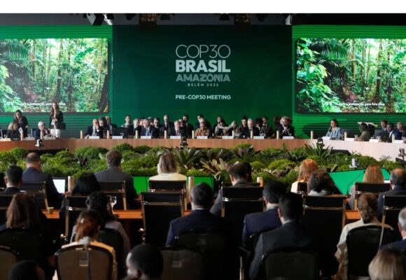 Cérémonie d'ouverture de la réunion pré-COP30 à Brasilia (Brésil), lundi 13 octobre 2025, ultime étape préparatoire au sommet climatique des Nations Unies qui se déroulera du 10 au 21 novembre 2025 à Belém (Brésil). Photo : Eraldo Peres / AP / Sipa Cérémonie d'ouverture de la réunion pré-COP30 à Brasilia (Brésil), lundi 13 octobre 2025, ultime étape préparatoire au sommet climatique des Nations Unies qui se déroulera du 10 au 21 novembre 2025 à Belém (Brésil). Photo : Eraldo Peres / AP / Sipa