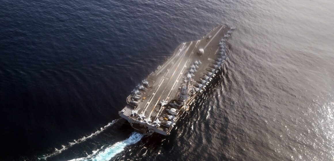 Le plus grand porte-avions américain, l'USS Gerald R. Ford, ici photographié le 24 septembre 2025 à l'exercice "Neptune Strike 25" avec des destroyers en mer du Nord au large du Danemark. Photo : Federico Gambarini/dpa Photo: Federico Gambarini/dpa Le plus grand porte-avions américain, l'USS Gerald R. Ford, ici photographié le 24 septembre 2025 à l'exercice "Neptune Strike 25" avec des destroyers en mer du Nord au large du Danemark. Photo : Federico Gambarini/dpa Photo: Federico Gambarini/dpa