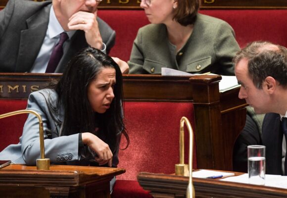 Naima Moutchou (ministre des Outre-mer) et Sébastien Lecornu (Premier ministre) à l’Assemblée nationale lors de la déclaration de politique générale de Sébastien Lecornu le 14 octobre 2025. Photo : Isa Harsin / Sipa Naima Moutchou (ministre des Outre-mer) et Sébastien Lecornu (Premier ministre) à l’Assemblée nationale lors de la déclaration de politique générale de Sébastien Lecornu le 14 octobre 2025. Photo : Isa Harsin / Sipa