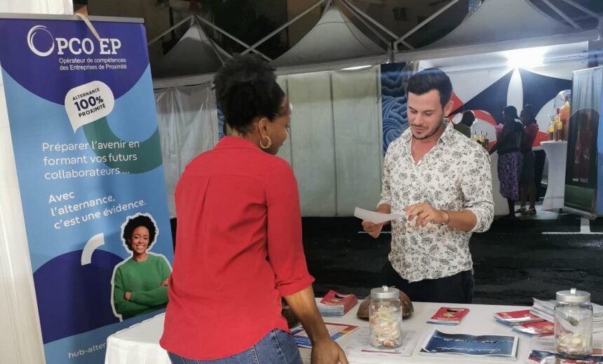 16 novembre 2022, le financeur de formation « Opco Entreprises de proximité » tient un stand au Village de la Route du Rhum pour promouvoir l'alternance et la formation professionnelle auprès des jeunes, des parents et des entreprises. Photo : Opco des Entreprises de Proximité 16 novembre 2022, le financeur de formation « Opco Entreprises de proximité » tient un stand au Village de la Route du Rhum pour promouvoir l'alternance et la formation professionnelle auprès des jeunes, des parents et des entreprises. Photo : Opco des Entreprises de Proximité