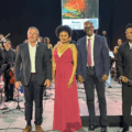 A droite, le directeur du festival Saint-Georges, Marlon Daniel, au centre la mezzo soprano Axelle Saint-Cirel figure montante du chant lyrique d’origine guadeloupéenne.