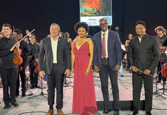 A droite, le directeur du festival Saint-Georges, Marlon Daniel, au centre la mezzo soprano Axelle Saint-Cirel figure montante du chant lyrique d’origine guadeloupéenne. A droite, le directeur du festival Saint-Georges, Marlon Daniel, au centre la mezzo soprano Axelle Saint-Cirel figure montante du chant lyrique d’origine guadeloupéenne.